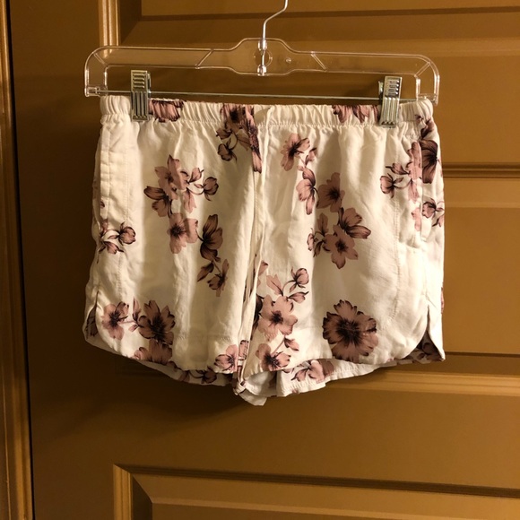 Shorts - Picture 2 of 5